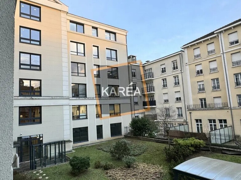 Bureau dans Bussy-Saint-Georges à louer - Photo de l’immeuble – Image 3 sur 5