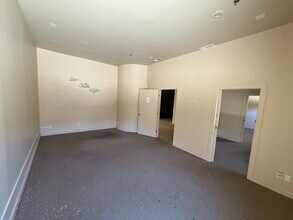 1420 W Kettleman Ln, Lodi, CA à louer Photo intérieure– Image 2 sur 4
