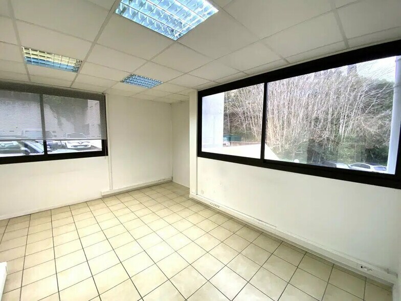 Bureau dans Le Cannet à louer - Photo de l’immeuble – Image 3 sur 9