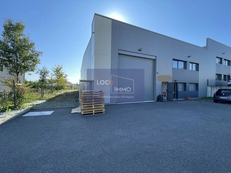 Local d’activités dans Pompignac à louer - Photo de l’immeuble – Image 2 sur 12