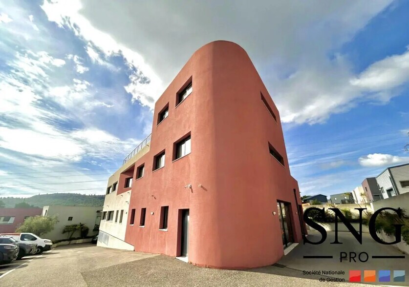 Bureau dans Roquefort-la-Bédoule à louer - Photo de l’immeuble – Image 2 sur 11