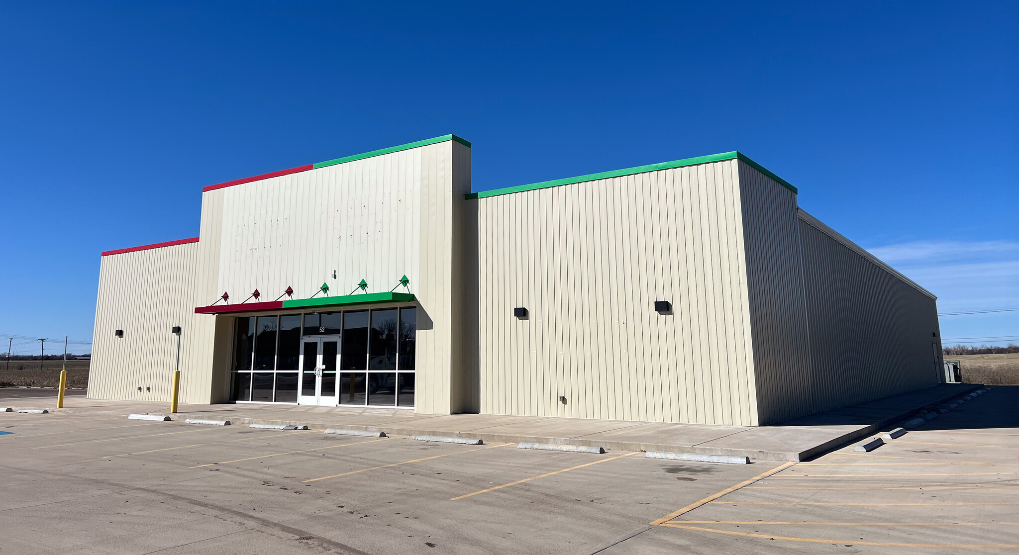 52 W K-4 Hwy, Hoisington, KS à louer Photo principale– Image 1 sur 4