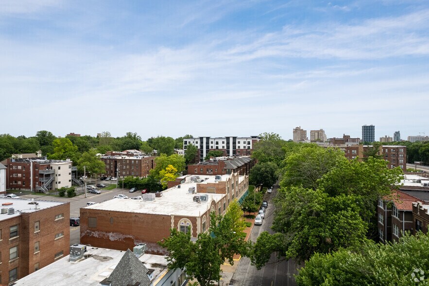 5585 Pershing Ave, Saint Louis, MO à louer - Aérien – Image 2 sur 5