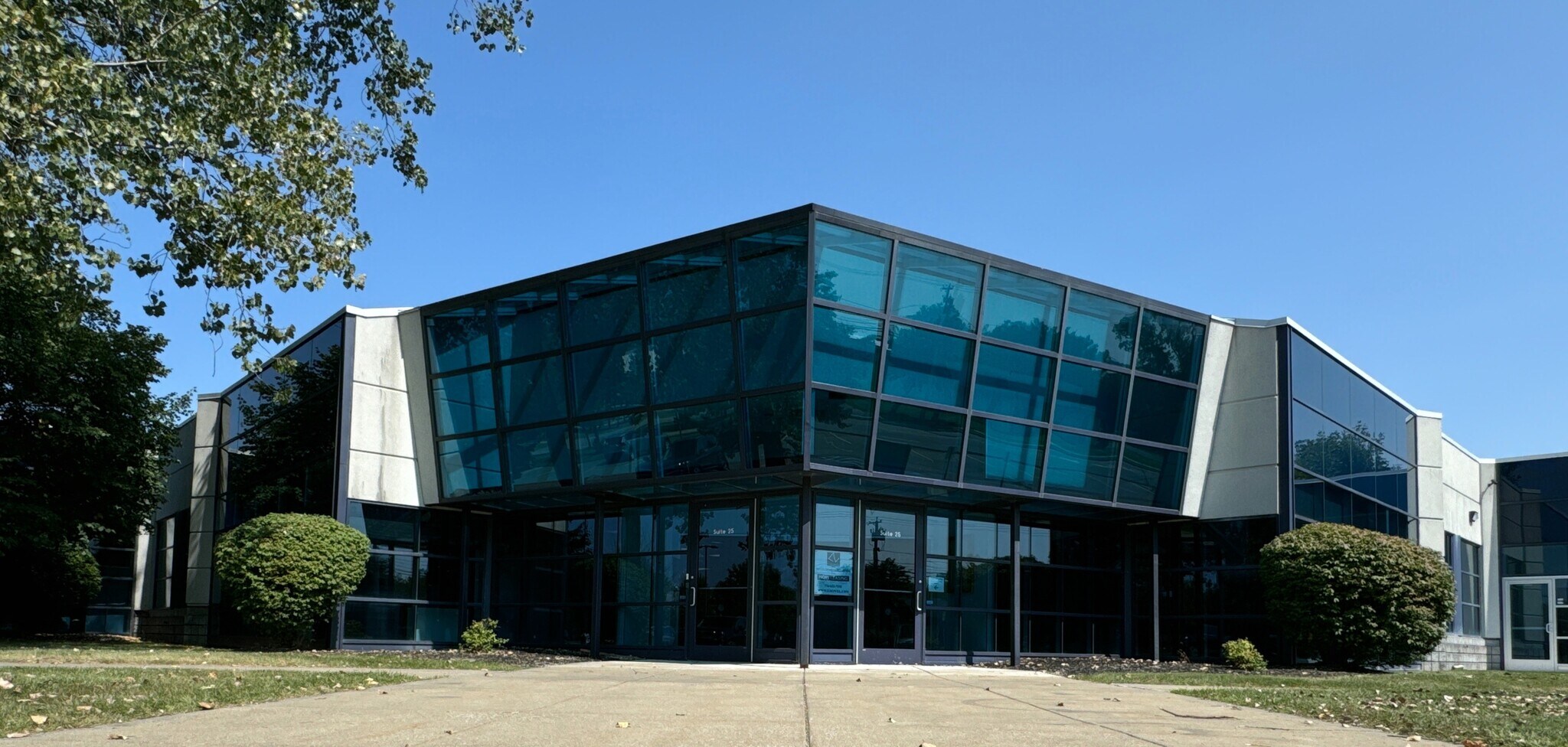 25 Northpointe Pky, Amherst, NY à louer Photo principale– Image 1 sur 2