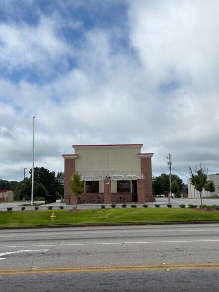 138 Commerce Ave, LaGrange, GA à vendre - Photo de l’immeuble – Image 2 sur 14