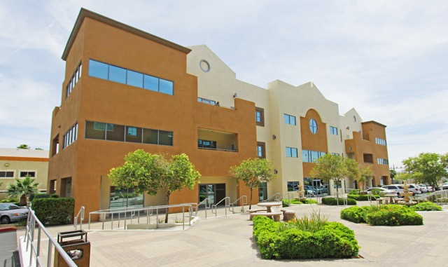 5440 W Sahara Ave, Las Vegas, NV à louer - Photo de l’immeuble – Image 3 sur 5