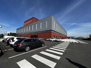 Local d’activités dans Lyon à louer Photo de l’immeuble– Image 1 sur 22