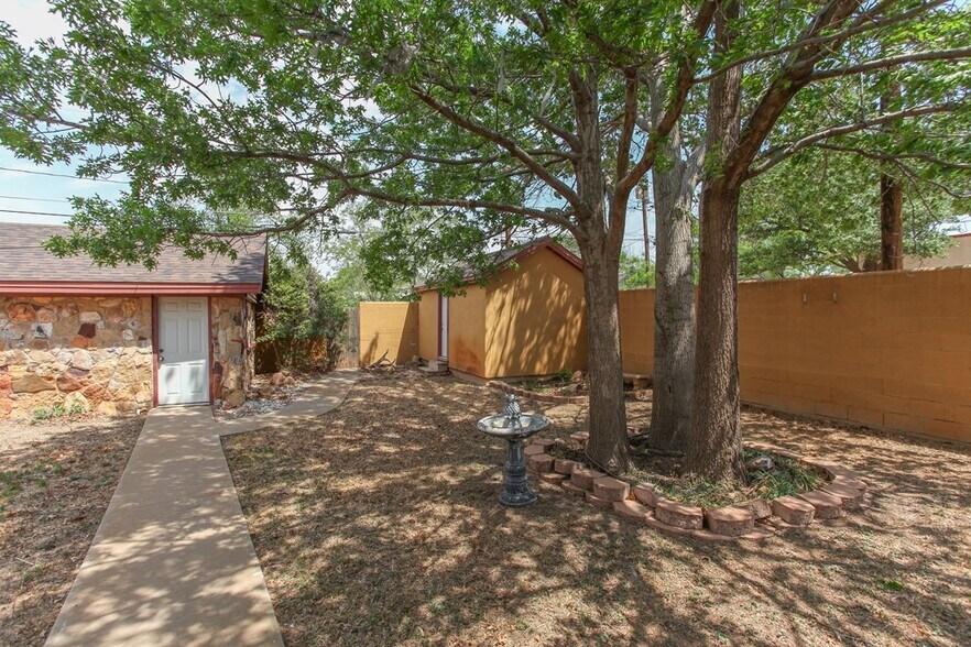 1201 E 11th Pl, Big Spring, TX à vendre - Photo de l’immeuble – Image 3 sur 41