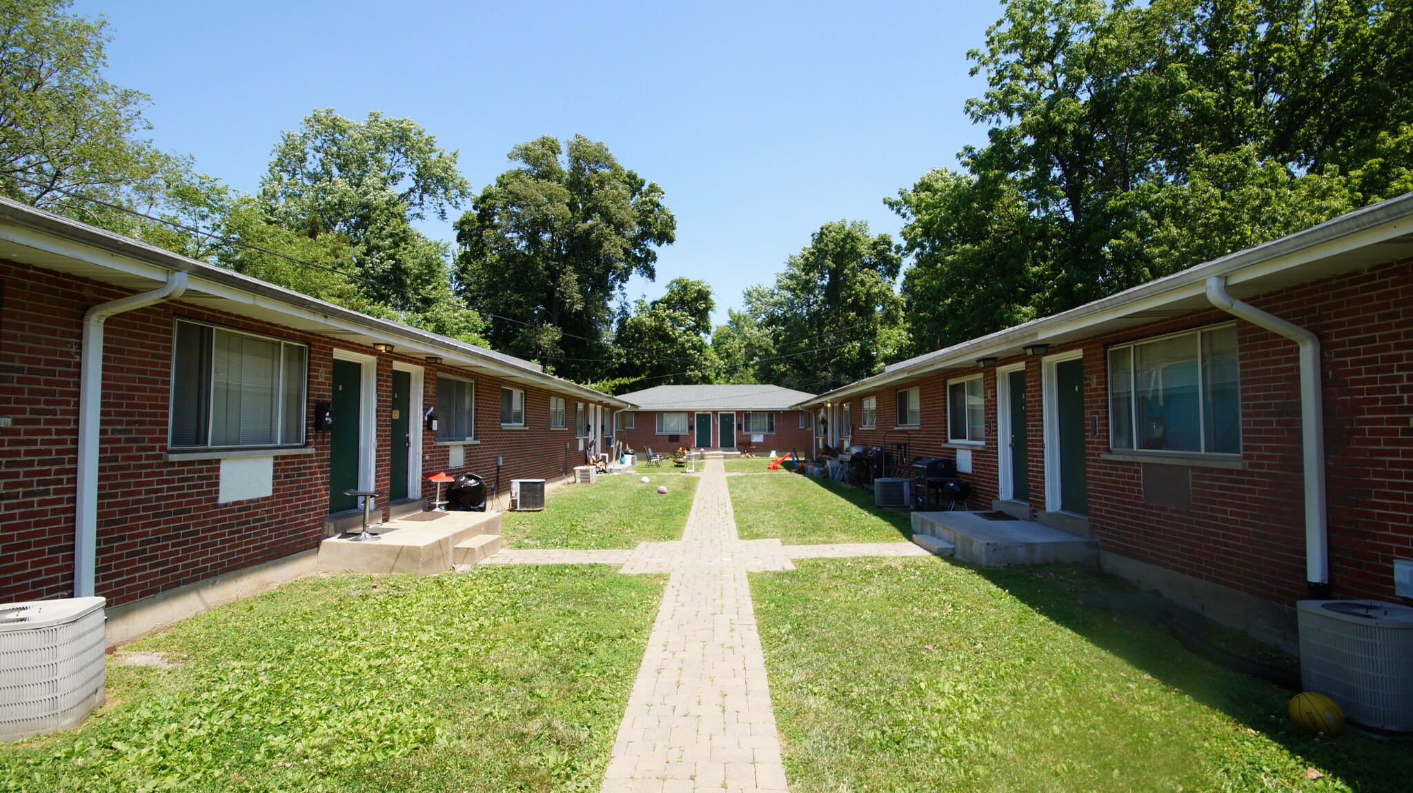 1209 Chambers Rd, Ferguson, MO à vendre Photo de l’immeuble– Image 1 sur 18