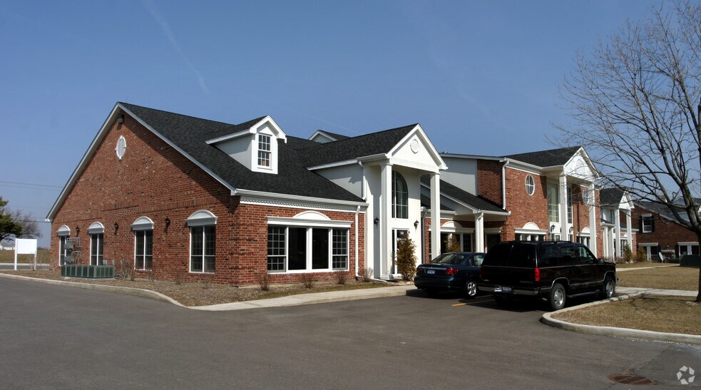 33 W Higgins Rd, South Barrington, IL à vendre - Photo de l’immeuble – Image 2 sur 3