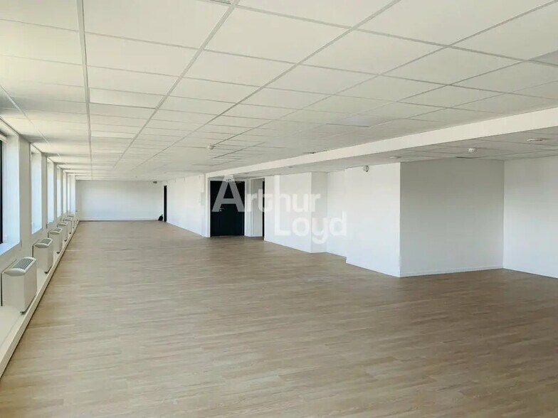 Bureau dans Annecy à louer - Photo de l’immeuble – Image 2 sur 10