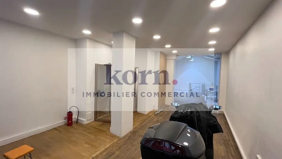 Local commercial dans Paris à louer - Photo de l’immeuble – Image 3 sur 8