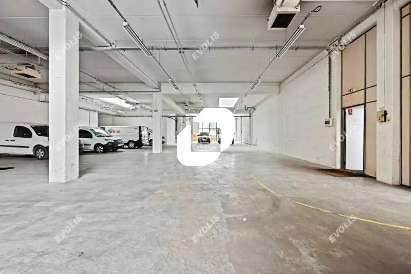 Local d’activités dans Noisy-le-Sec à louer - Photo de l’immeuble – Image 1 sur 8