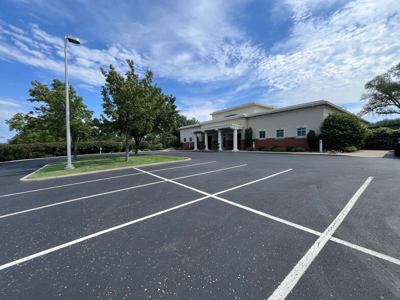 2111 N Woodbine Rd, Saint Joseph, MO à vendre - Photo de l’immeuble – Image 2 sur 21