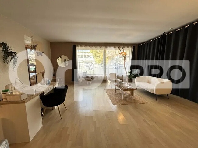 Plus de détails pour Local commercial à louer