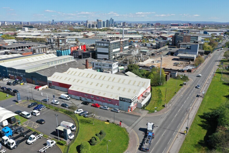 Lyons Road, Trafford Park, Manchester à louer - Photo de l’immeuble – Image 1 sur 14