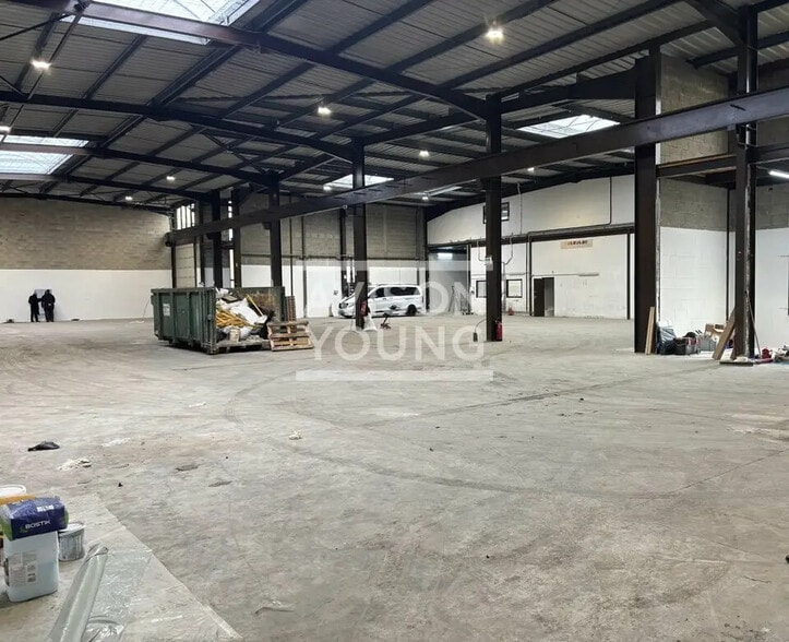 Local d’activités dans Le Thillay à louer - Photo intérieure – Image 1 sur 6