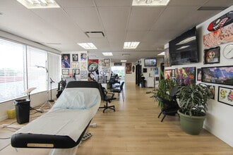 7207 Fairmount Dr SE, Calgary, AB à louer Photo intérieure– Image 2 sur 3