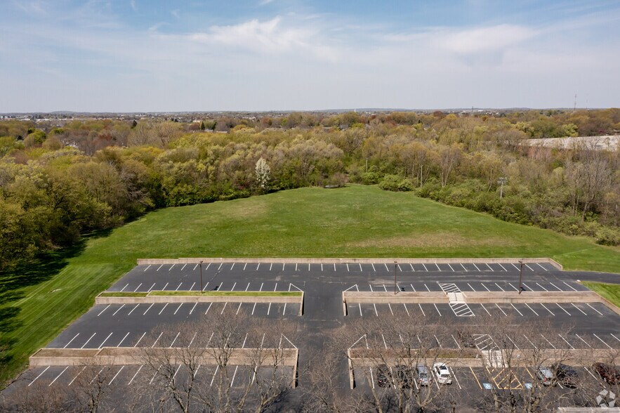2001 S Batavia Ave, Geneva, IL à vendre - Aérien – Image 1 sur 1