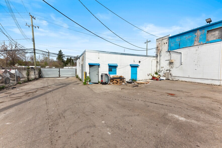 14286 Meyers Rd, Detroit, MI à vendre - Photo de l’immeuble – Image 3 sur 16