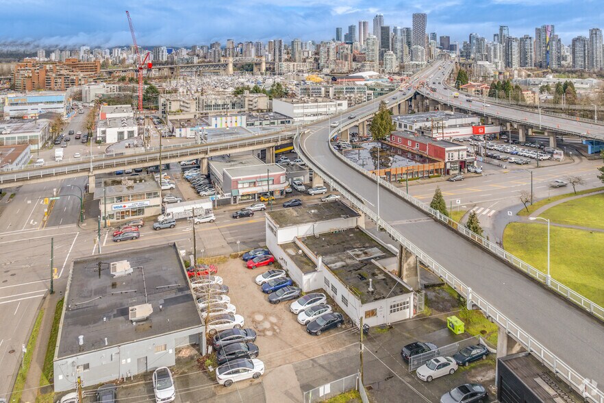 1580 4th Av W, Vancouver, BC à vendre - Aérien – Image 2 sur 2