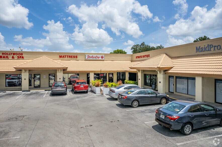 2055-2099 Pine Ridge Rd, Naples, FL à louer - Photo de l’immeuble – Image 3 sur 4