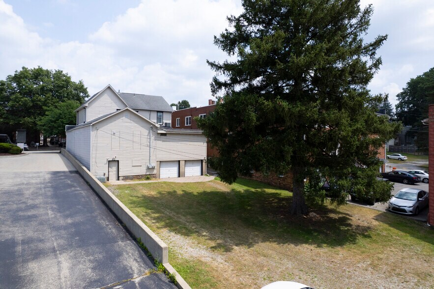 137 E Main St, Ligonier, PA à vendre - Photo de l’immeuble – Image 2 sur 15