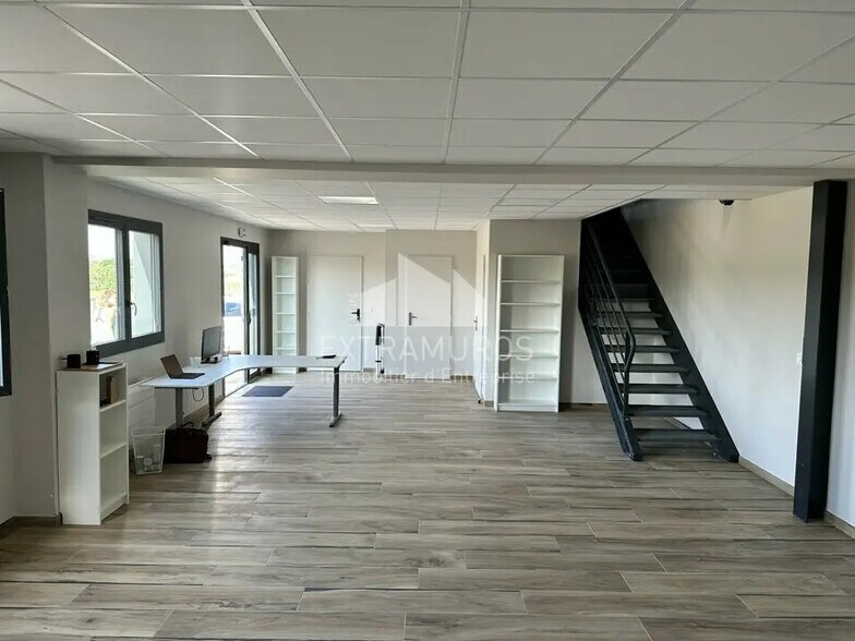 Bureau dans Beauvallon à louer - Photo de l’immeuble – Image 2 sur 5