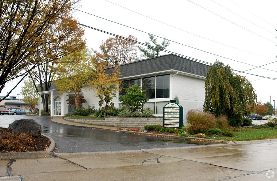 34 Merz Blvd, Akron, OH à louer - Photo de l’immeuble – Image 3 sur 5