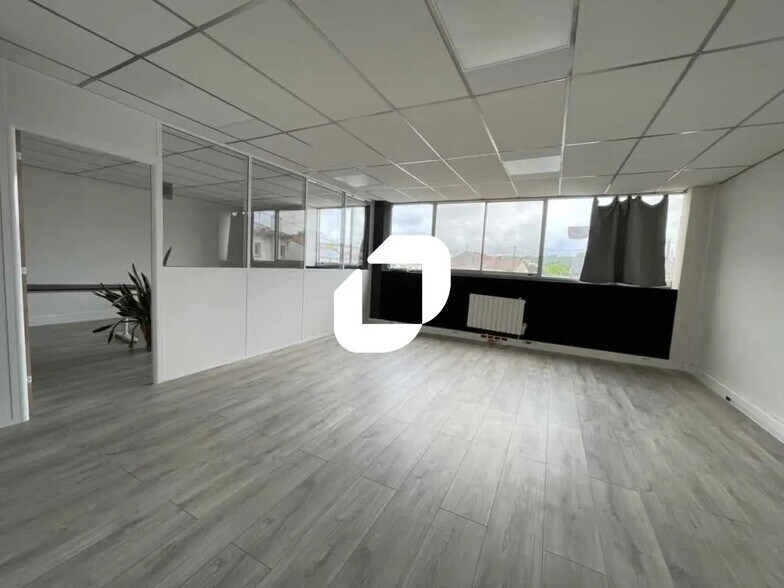 Bureau dans Bordeaux à louer - Photo de l’immeuble – Image 2 sur 11