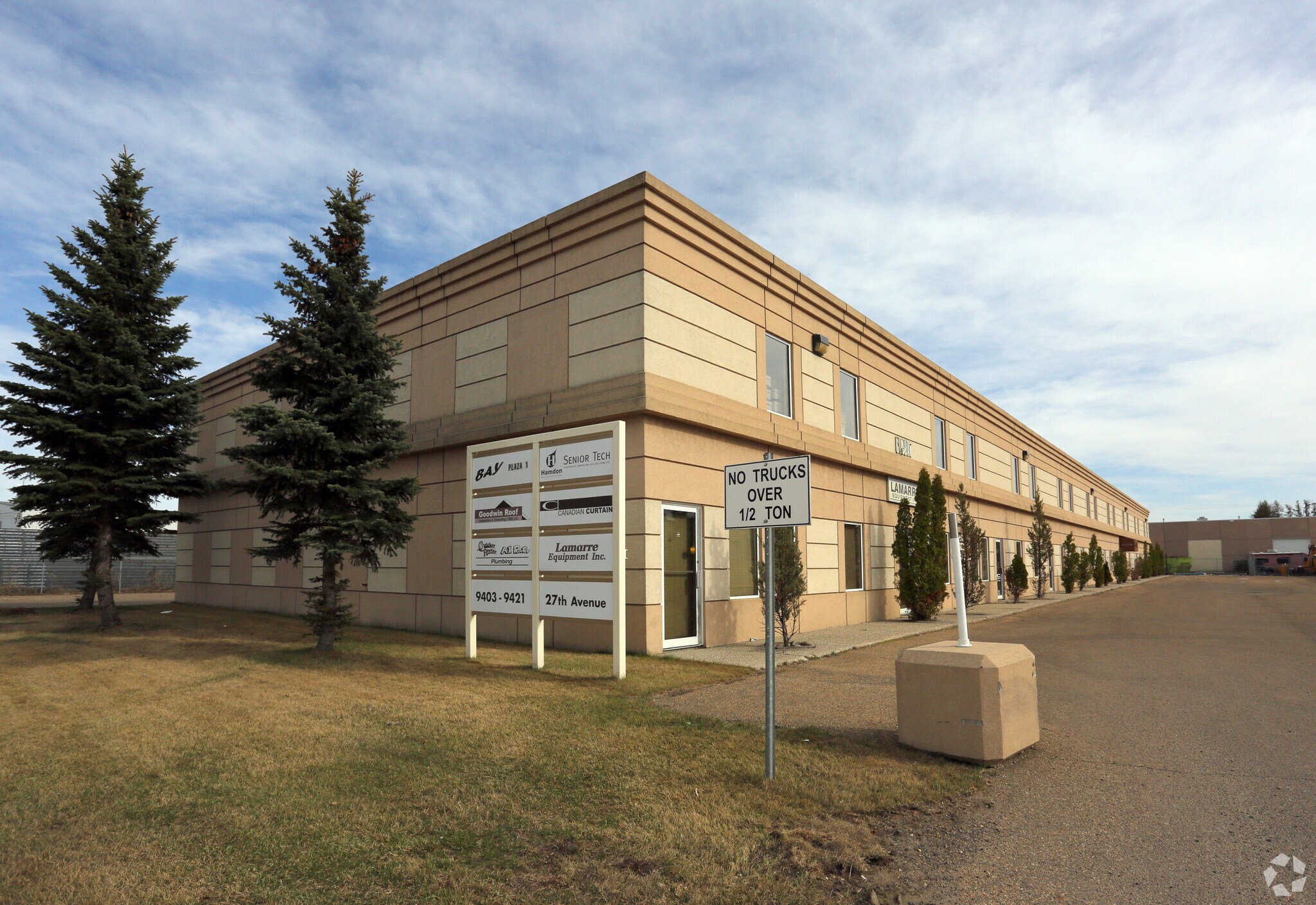 9407 27 Av NW, Edmonton, AB à louer Photo principale– Image 1 sur 4