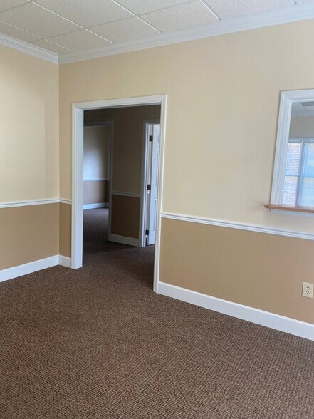 659 Emory Valley Rd, Oak Ridge, TN à louer - Photo de l’immeuble – Image 3 sur 17