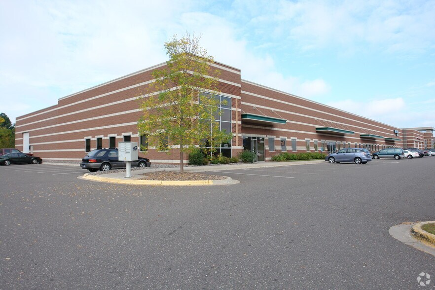 8451-8479 Xerxes Ave N, Brooklyn Park, MN à louer - Photo de l’immeuble – Image 3 sur 7
