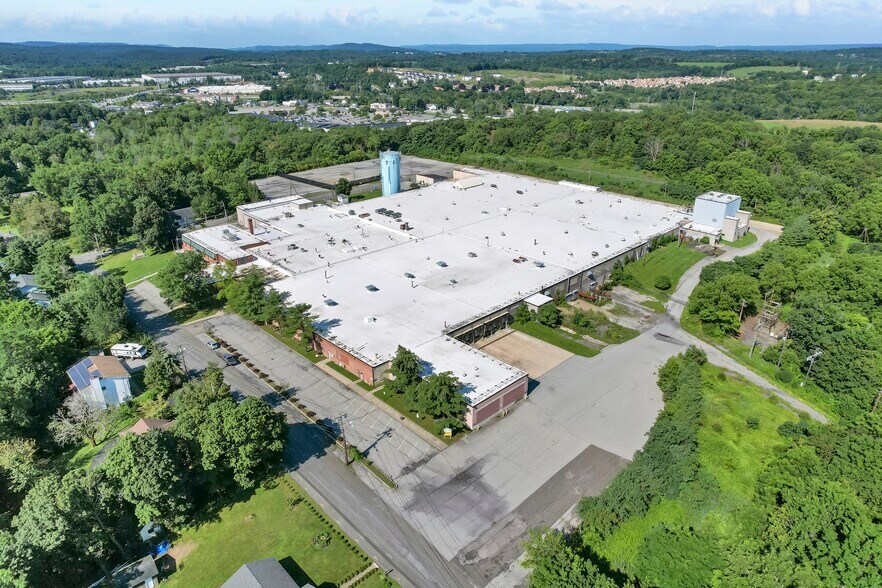 25 Oakland Ave, Chester, NY à vendre - Photo de l’immeuble – Image 2 sur 17