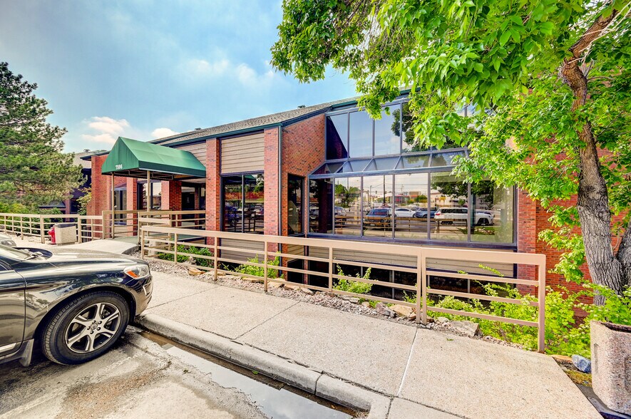 7596 W Jewell Ave, Lakewood, CO à louer - Photo de l’immeuble – Image 3 sur 17