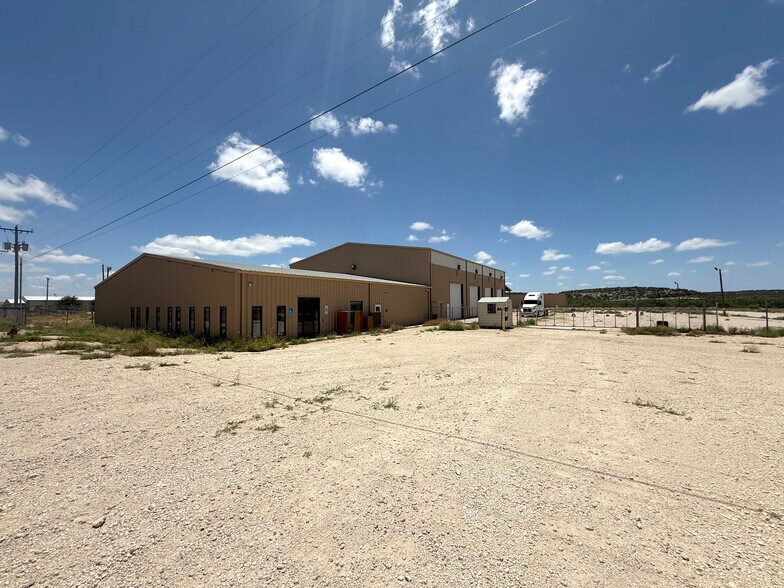 598 TX-163, Ozona, TX à vendre - Photo de l’immeuble – Image 2 sur 13