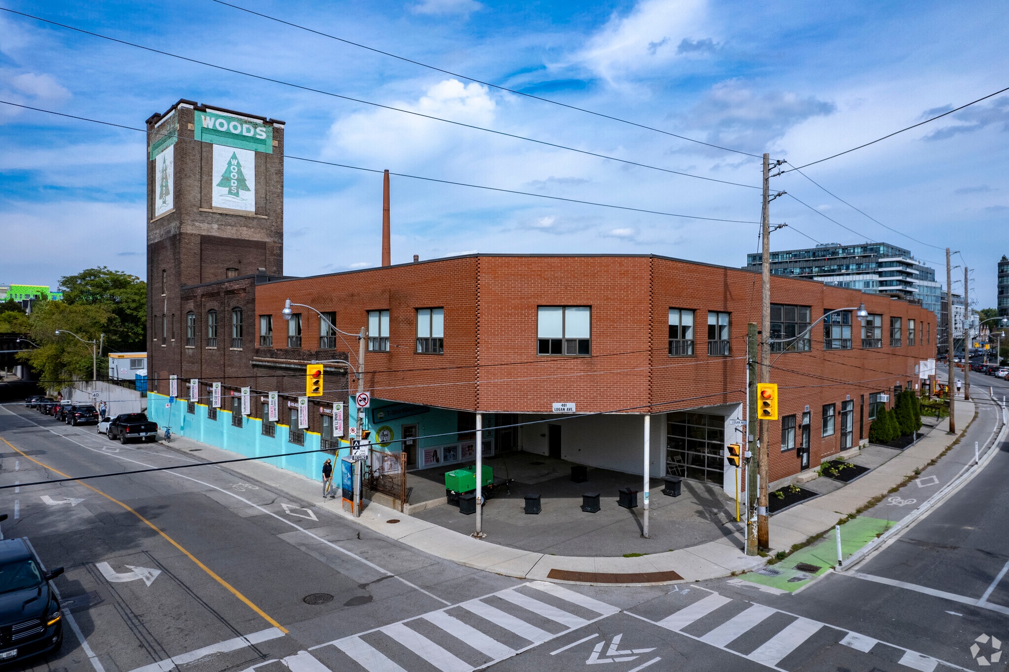 401 Logan Ave, Toronto, ON à louer Photo principale– Image 1 sur 15