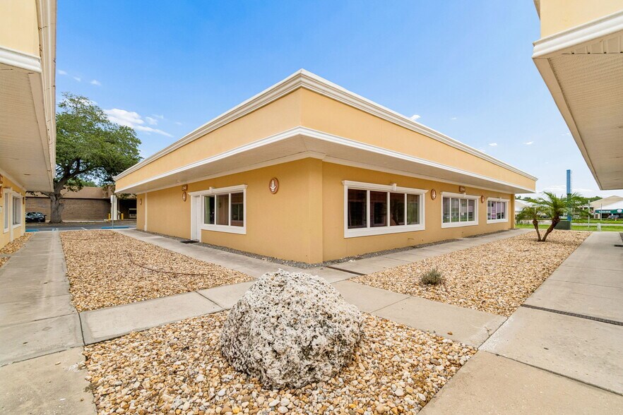 13940 N Dale Mabry, Tampa, FL à vendre - Photo de l’immeuble – Image 3 sur 22