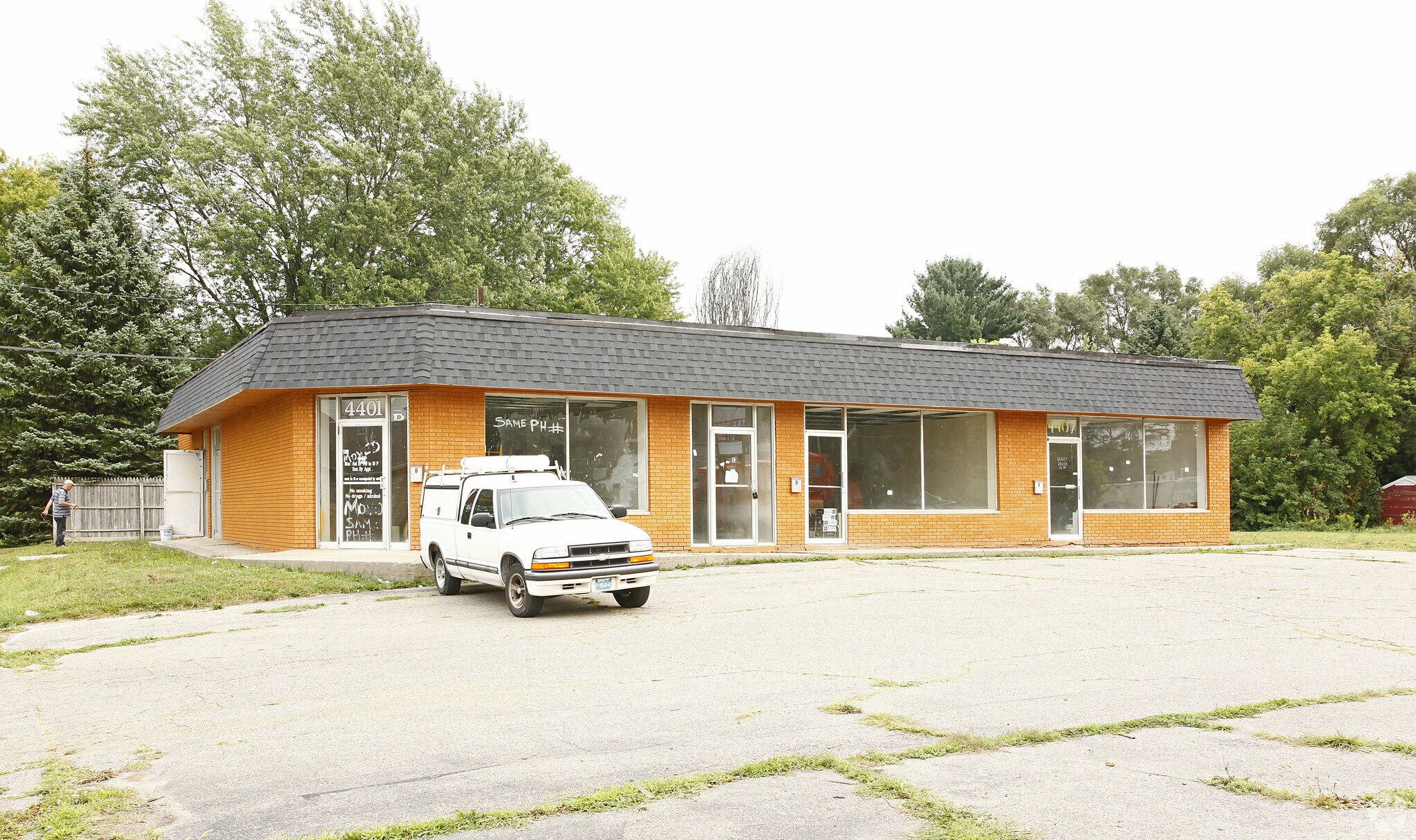 4401-4407 S Martin Luther King Jr Blvd, Lansing, MI à louer Photo principale– Image 1 sur 4