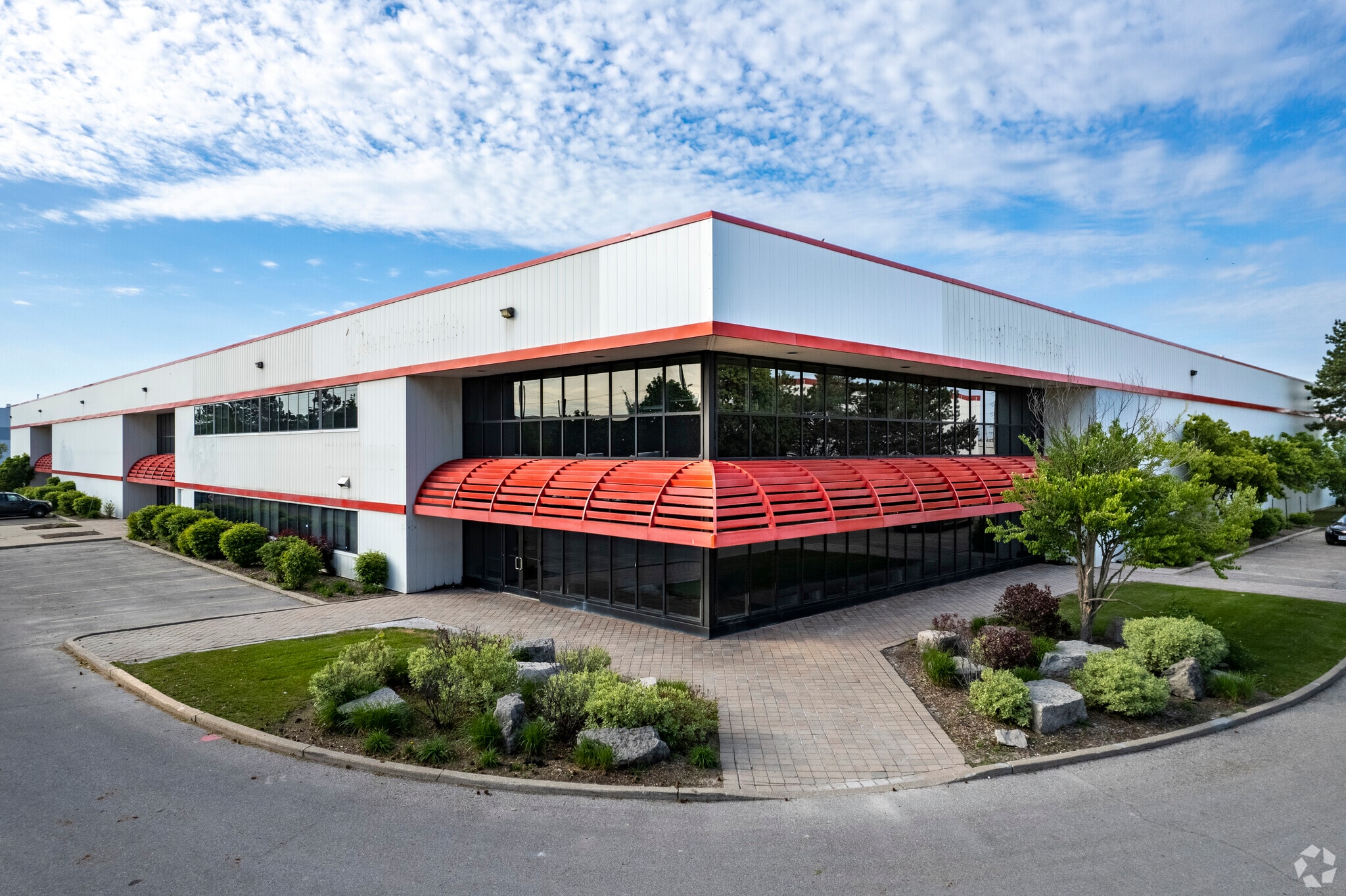 1 Woodslea Rd, Brampton, ON à louer Photo principale– Image 1 sur 4