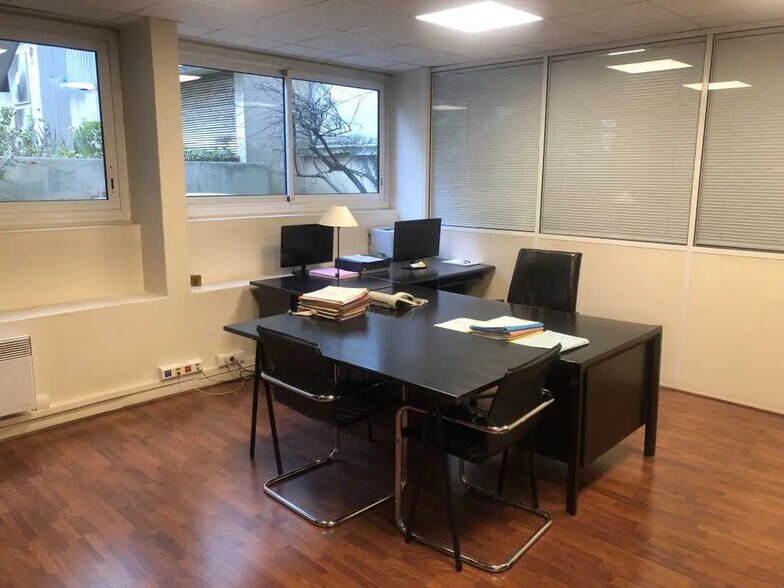 Bureau dans Neuilly-sur-Seine à louer - Photo de l’immeuble – Image 1 sur 10