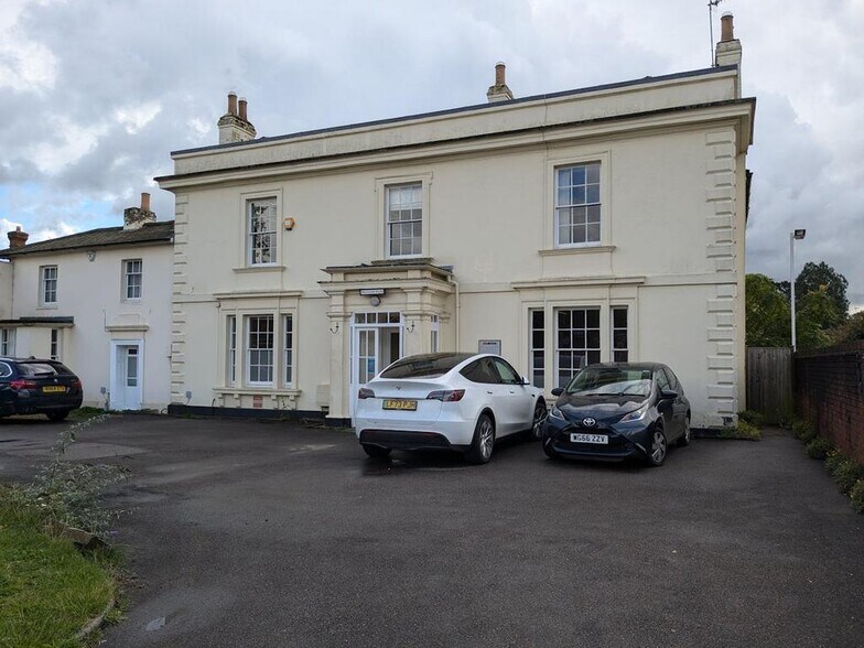 Horsham Rd, Cranleigh à vendre - Photo de l’immeuble – Image 2 sur 15