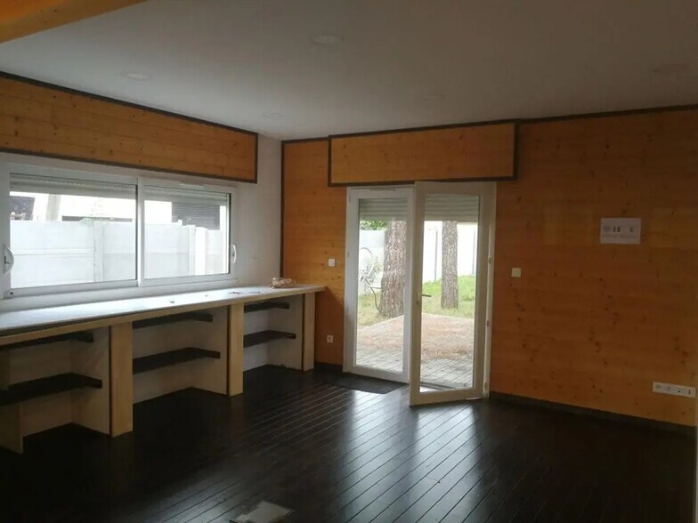 Bureau dans Le Haillan à louer - Photo de l’immeuble – Image 3 sur 7