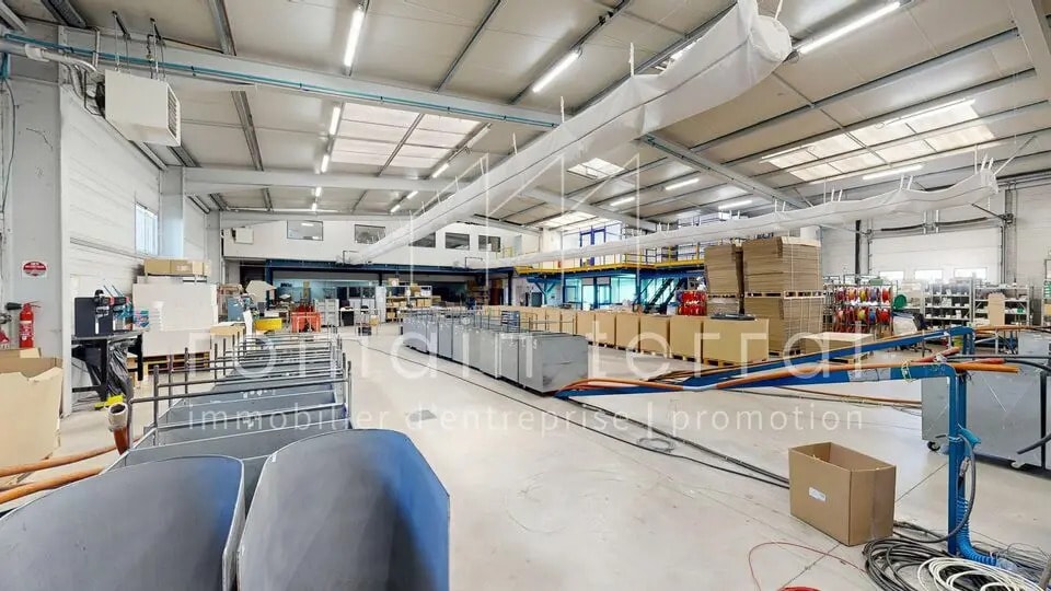 Local d’activités dans Limoges à louer - Photo de l’immeuble – Image 1 sur 11