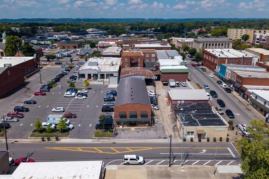 108 W Smith St, Gallatin, TN à louer - Photo de l’immeuble – Image 2 sur 20