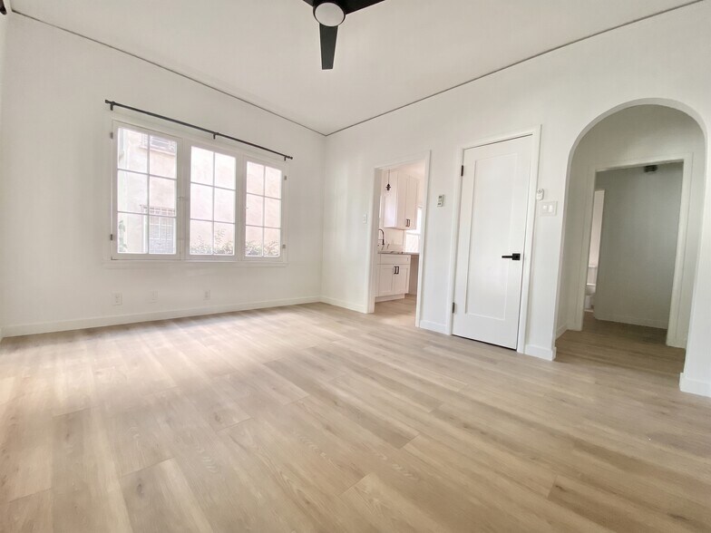 852 N Oxford Ave, Los Angeles, CA à vendre - Photo de l’immeuble – Image 2 sur 29