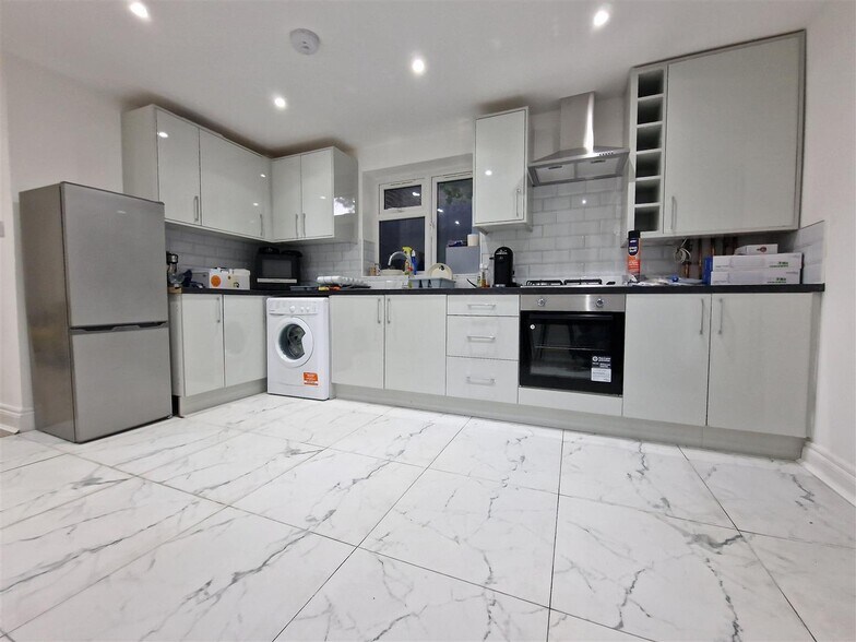 797 Lea Bridge Rd, Londres à vendre - Photo de l’immeuble – Image 2 sur 11