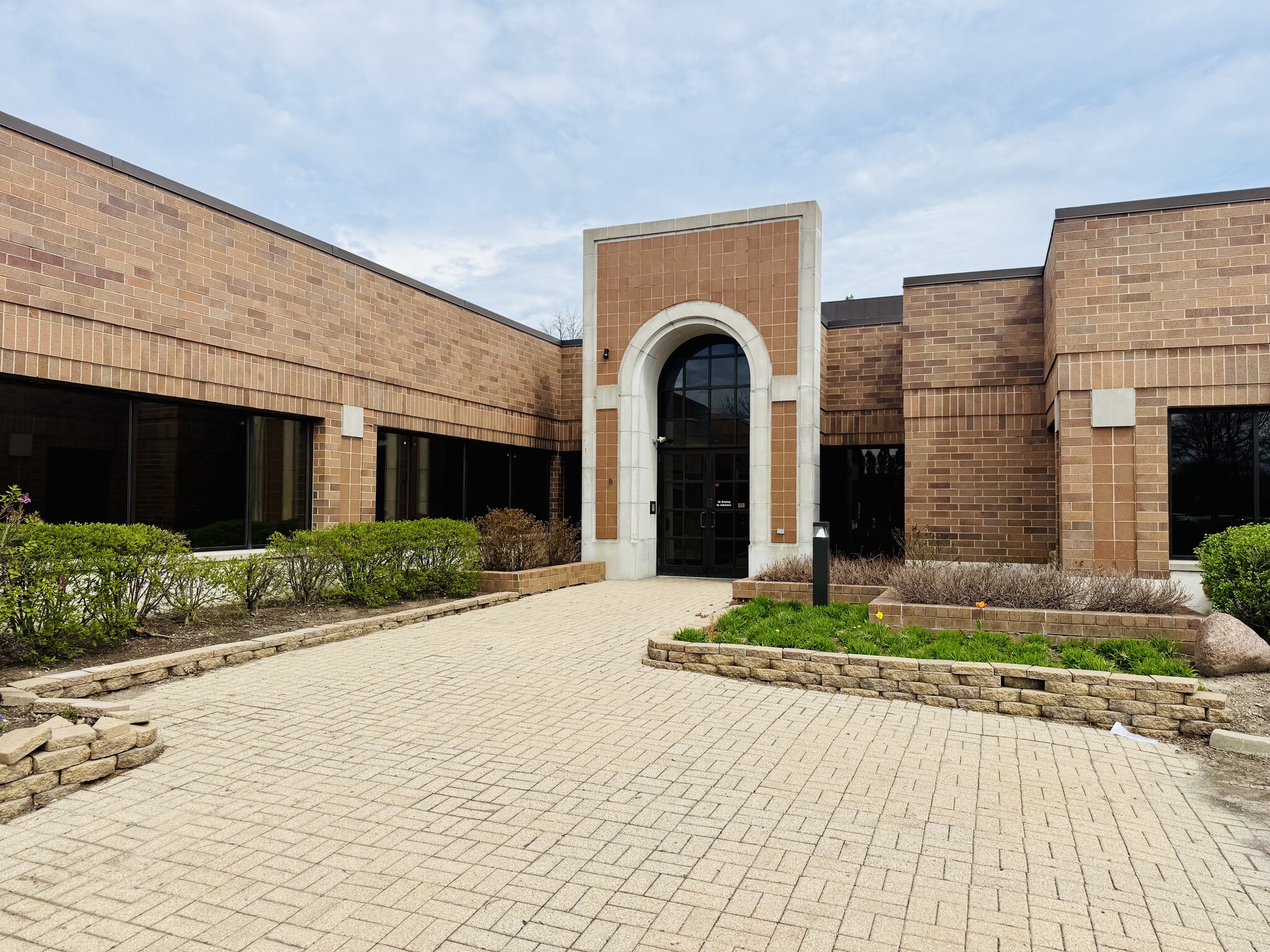 945 Lakeview Pky, Vernon Hills, IL à louer Photo de l’immeuble– Image 1 sur 13