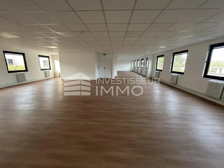 17-21 Rue Du Petit Albi, Cergy à louer - Photo de l’immeuble – Image 3 sur 3