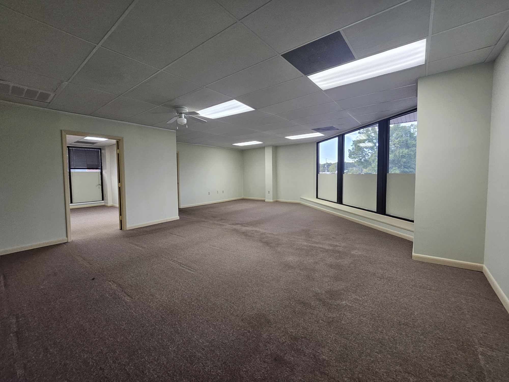 6014 Duraleigh Rd, Raleigh, NC à louer Photo principale– Image 1 sur 8